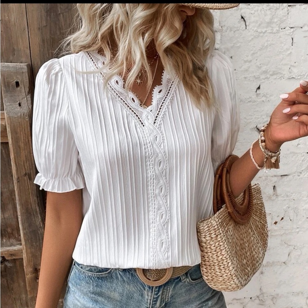 White Eyelit Top Women’s Size Medium